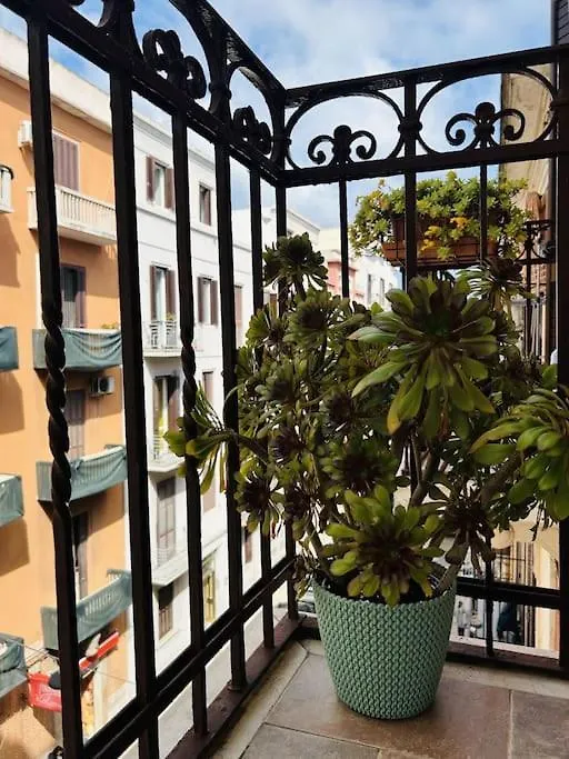 Trilocale Centrale Vista Mare - Mira'S Home Bari 0*,  Italy